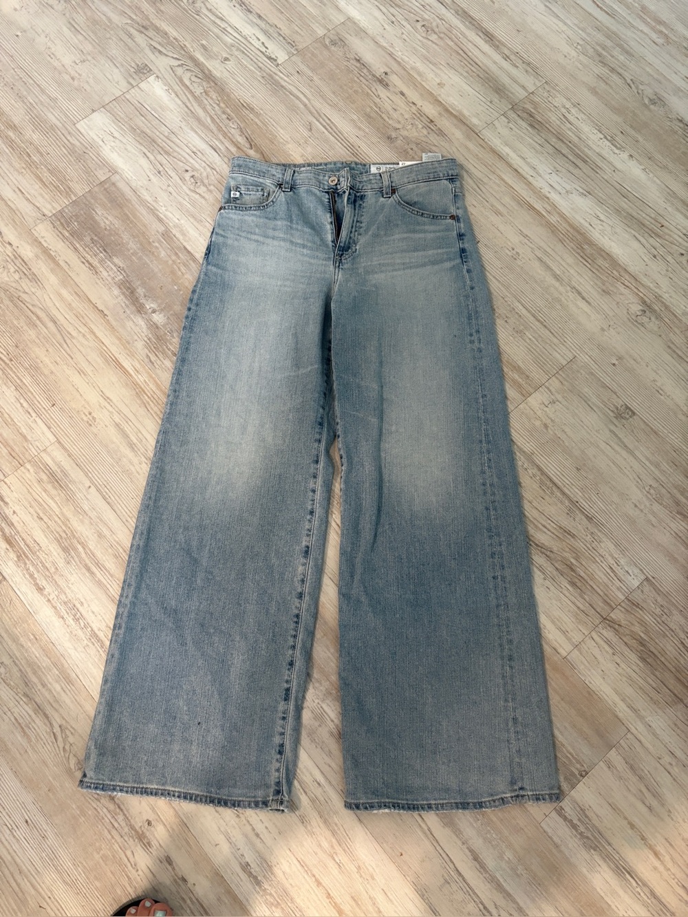 AG saige wide leg jeans sz 27